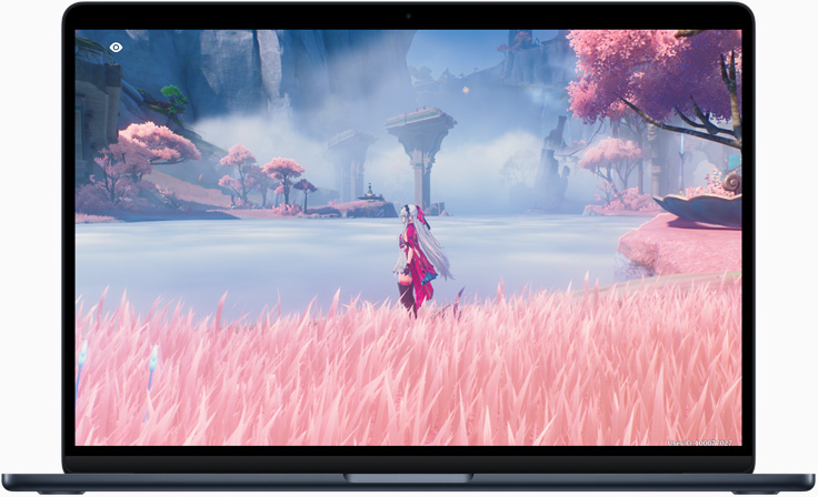 在 MacBook Air 的屏幕上显示游戏画面，以此演示 M4 芯片的强大性能