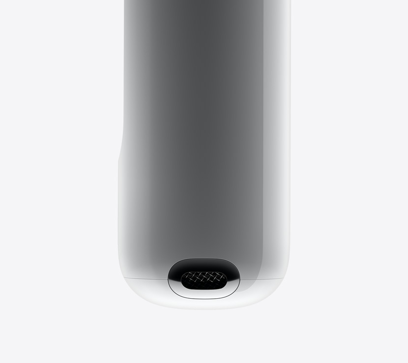 耳机柄外侧麦克风的特写。