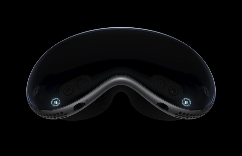 Apple Vision Pro 内部的技术分解图，突出展示红外泛光照射器。