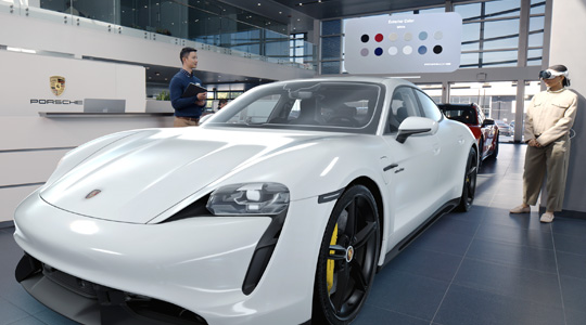 保时捷展厅内，一位佩戴 Apple Vision Pro 的顾客一边观看 3D 成像的跑车，一边与工作人员交谈。