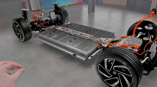 一只手做出捏合的手势，与 3D 成像的汽车动力传动系统进行互动。