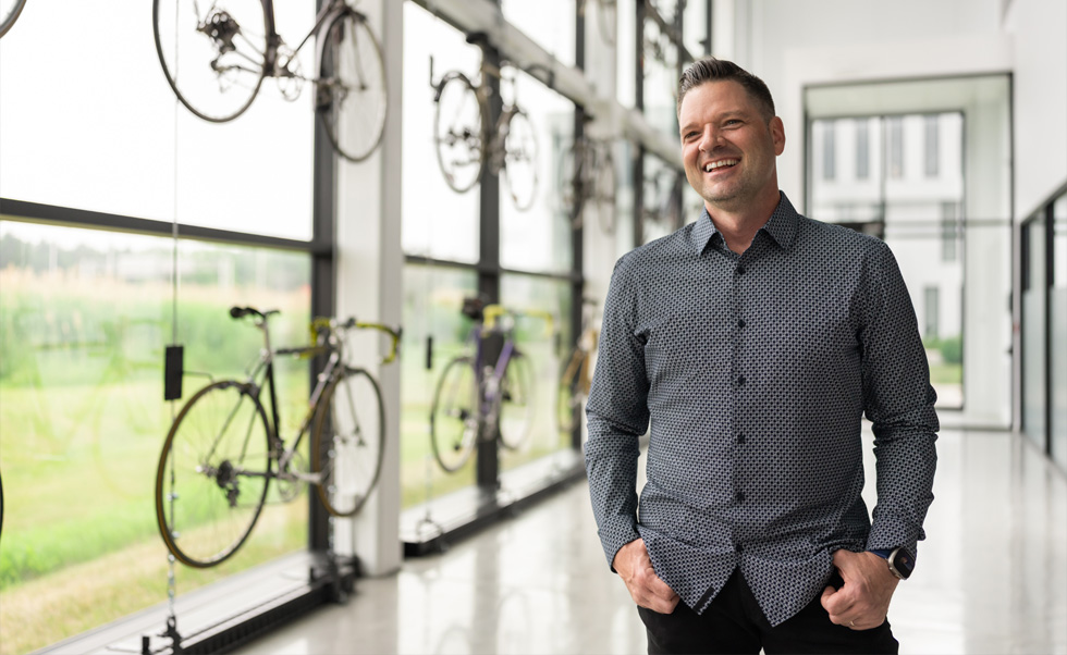 Apple 技术助力首席执行官 Marc-André Lebeau， 让其业务更贴近用户、更高效，为小企业发展蓄势赋能。